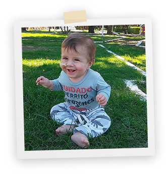 Con 7 meses, Feli disfruta del día al aire libre.